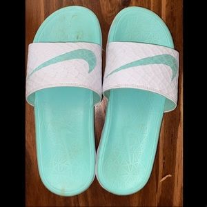 nike benassi slides